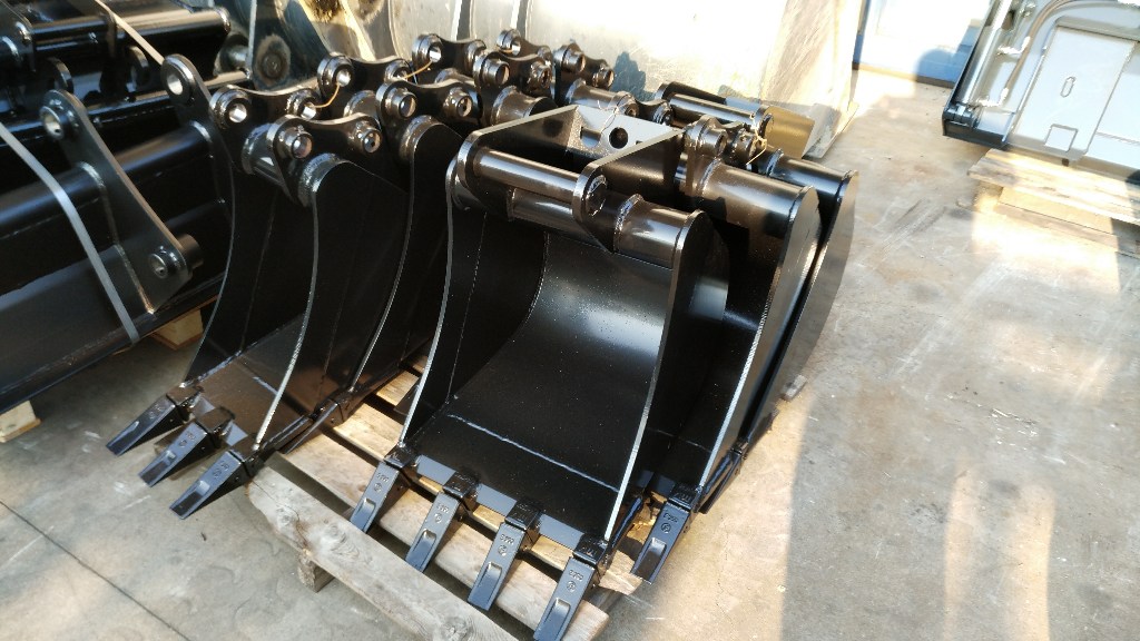 Munkagép kanalak- Ambrosi Benne