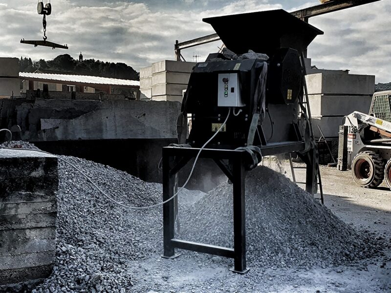 Beton- és törmelékzúzás- CM