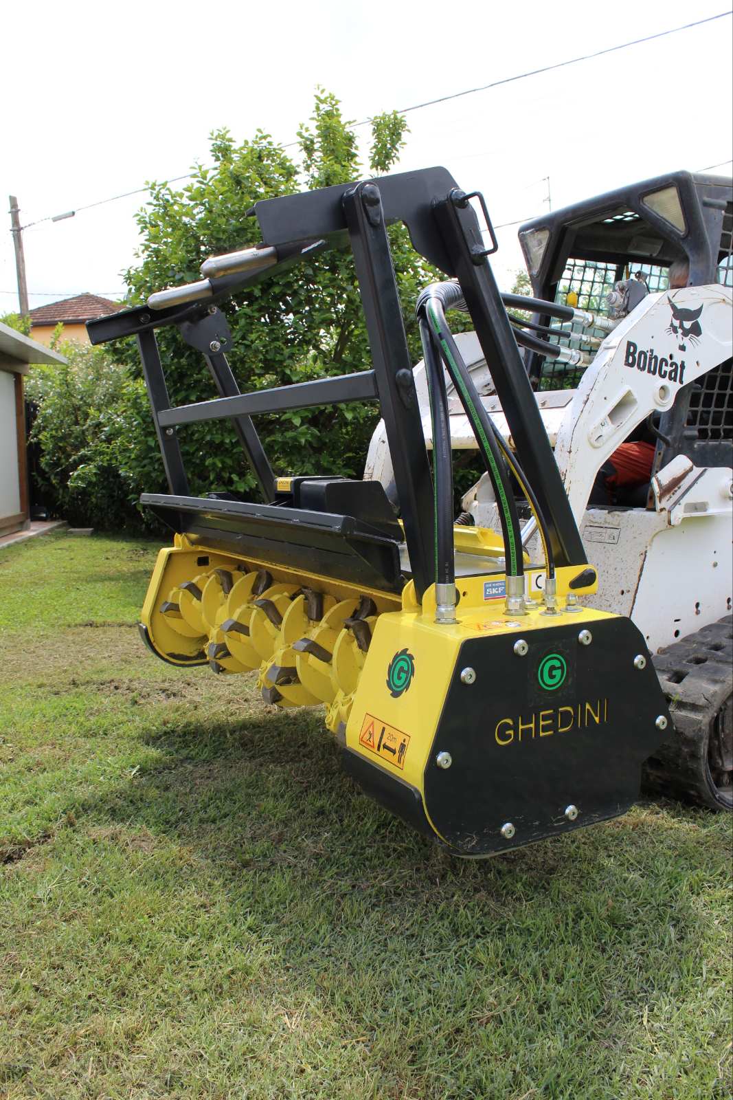 Fúró, szárzúzó, cölöpverő, sövényvágó-Ghedini