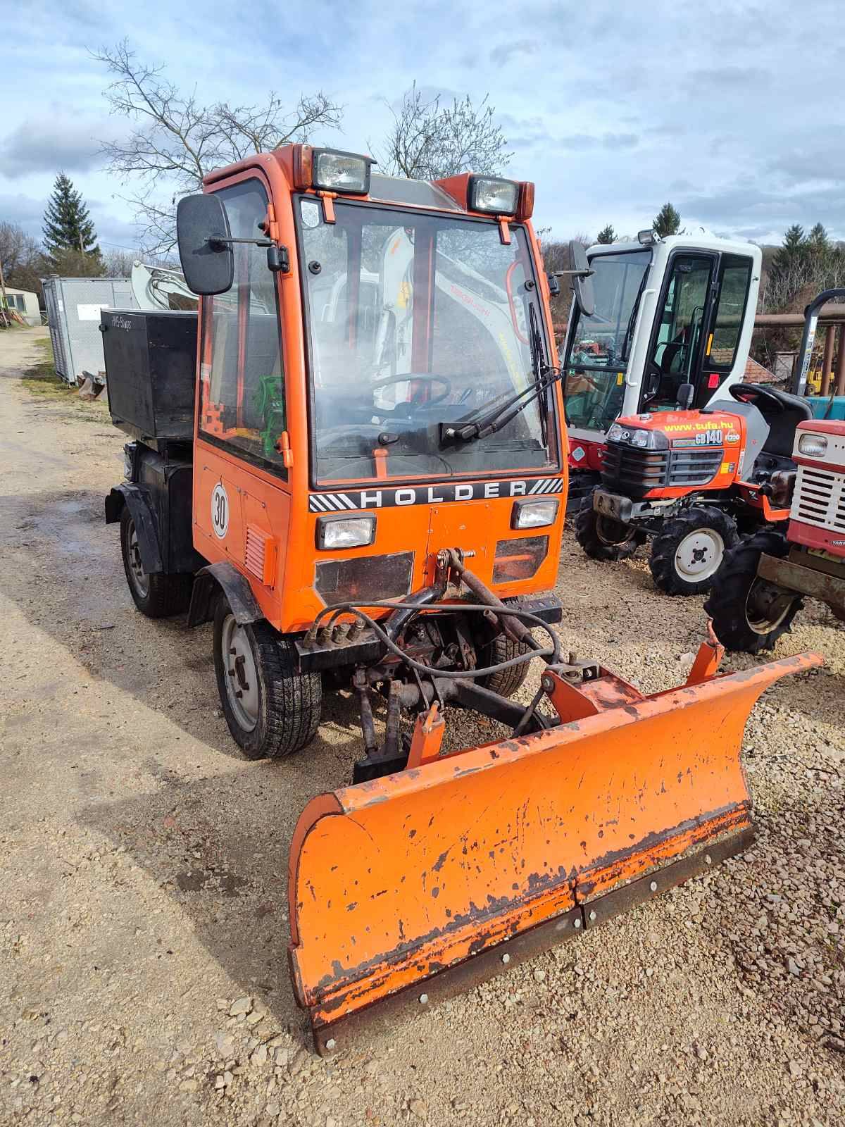 Holder C230 derékcsuklós kommunálisgép