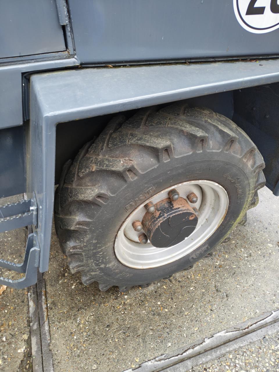 PAUS RL552 – kompakt gumikerekes homlokrakodó - Kép 7