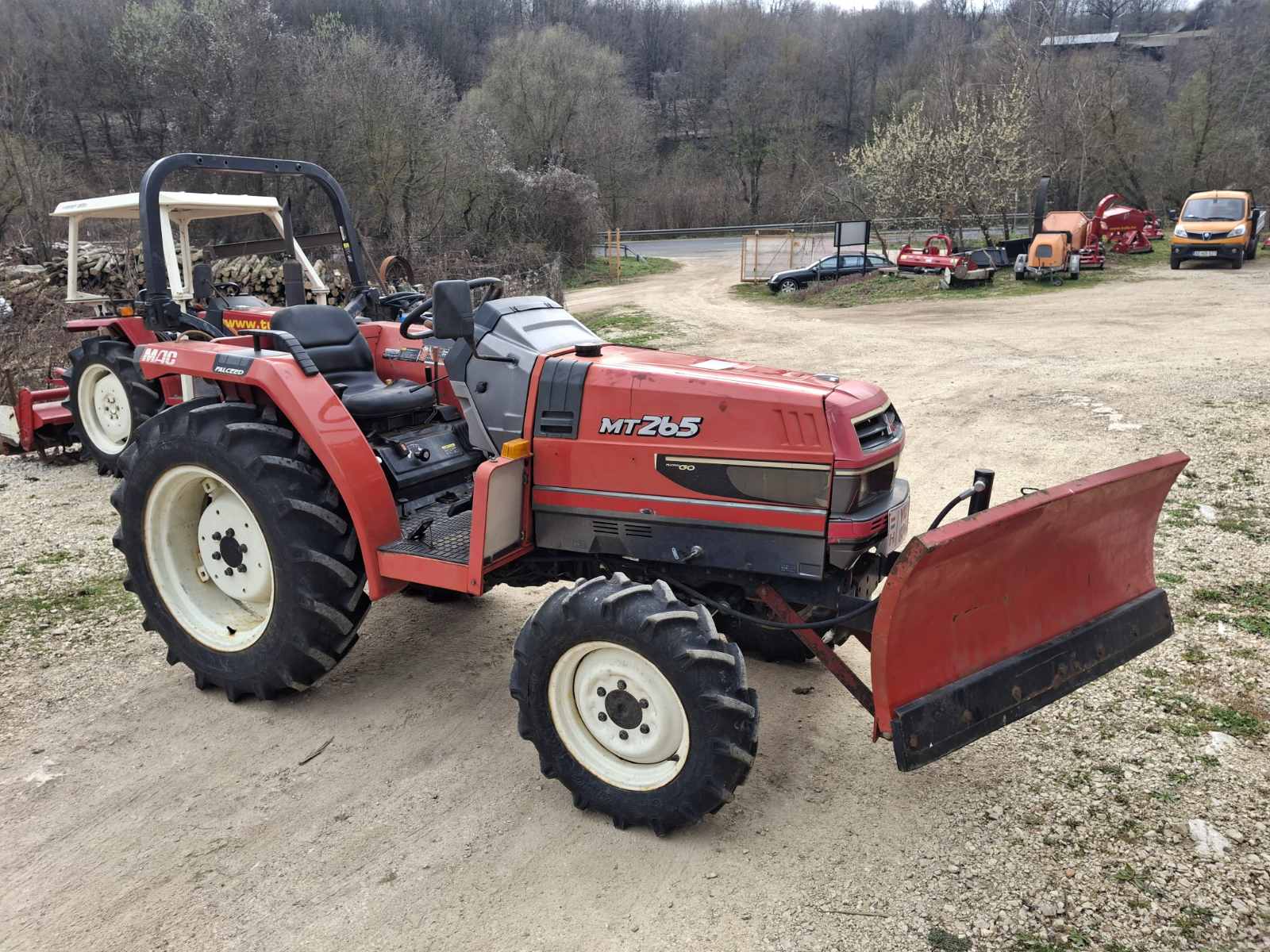 Rendszámos Mitsubitsi MT265 traktor